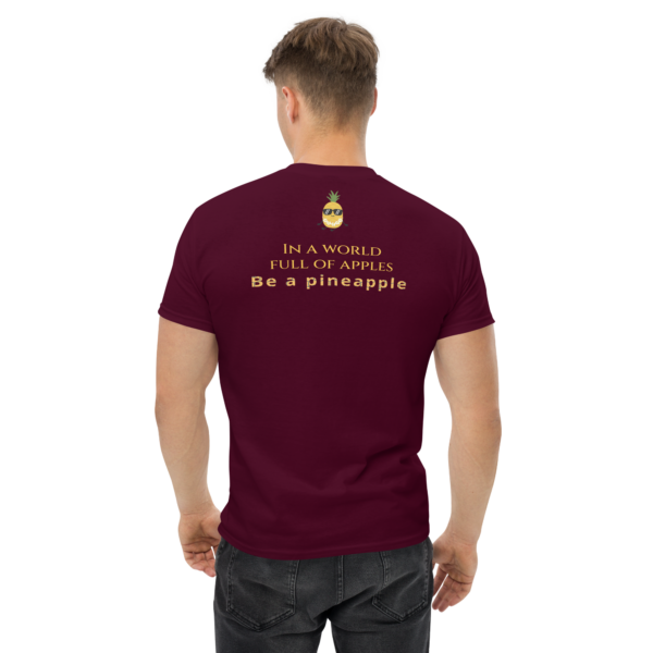 Klassisches Unisex T-Shirt “Be a Pineapple”